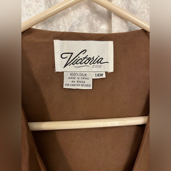 Embroidered silk jacket/Top - Picture 2 of 4